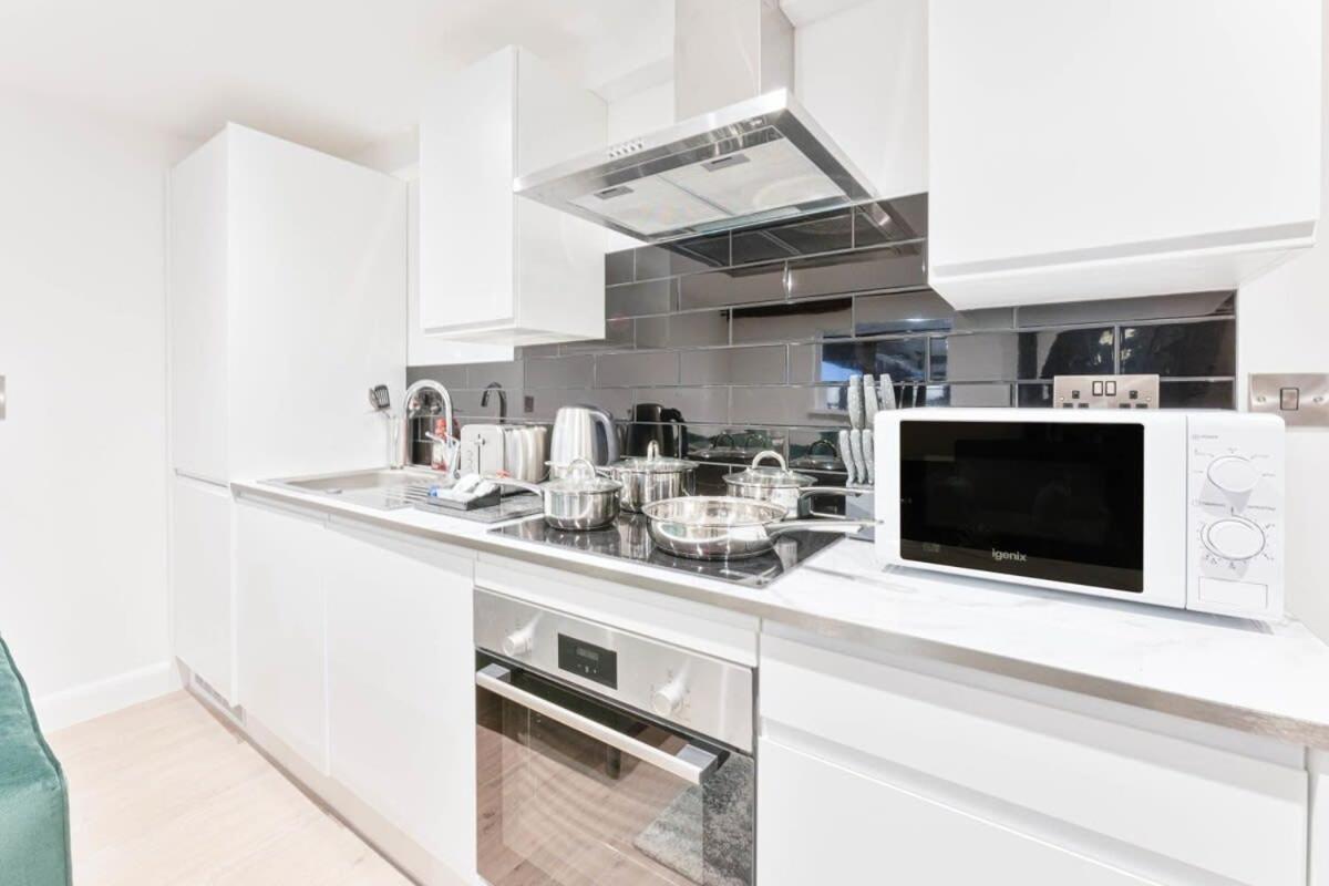 Modern 1 Bed Apartment In Burton-On-Trent Exterior photo