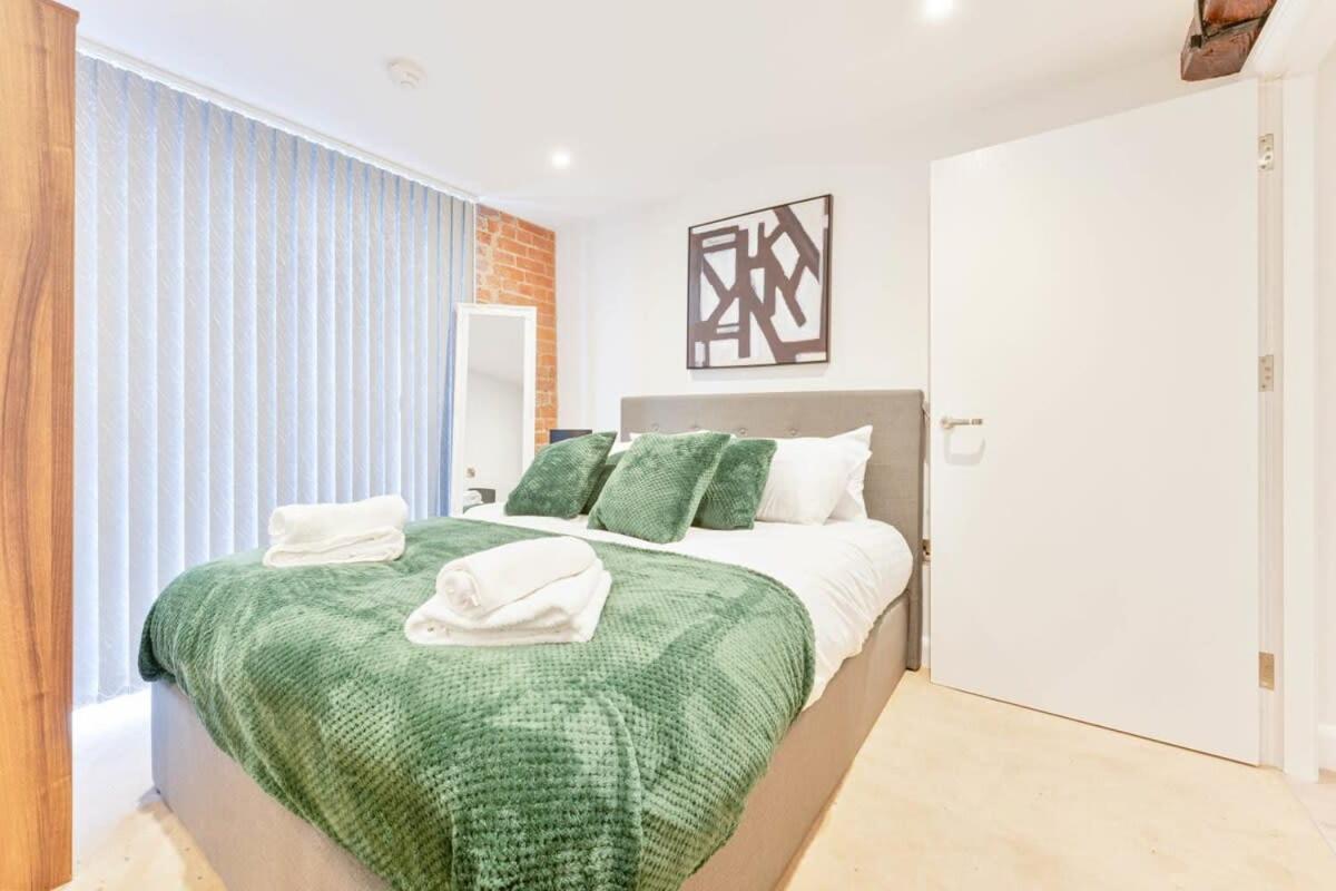 Modern 1 Bed Apartment In Burton-On-Trent Exterior photo